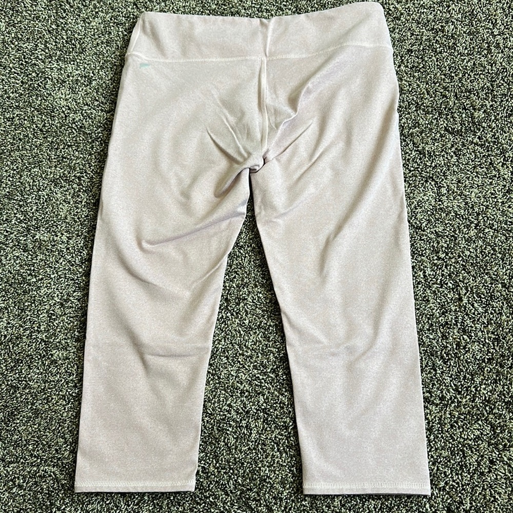 Women’s Large Fabletics Athletic Capri Pants